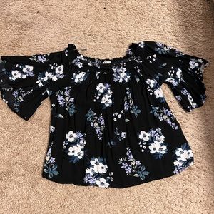 Hollister flower top size M
